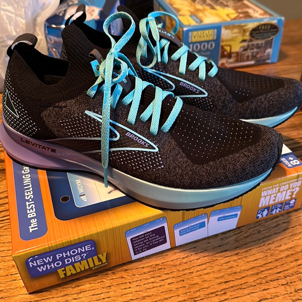 Brooks Levitate 5 like new 8.5